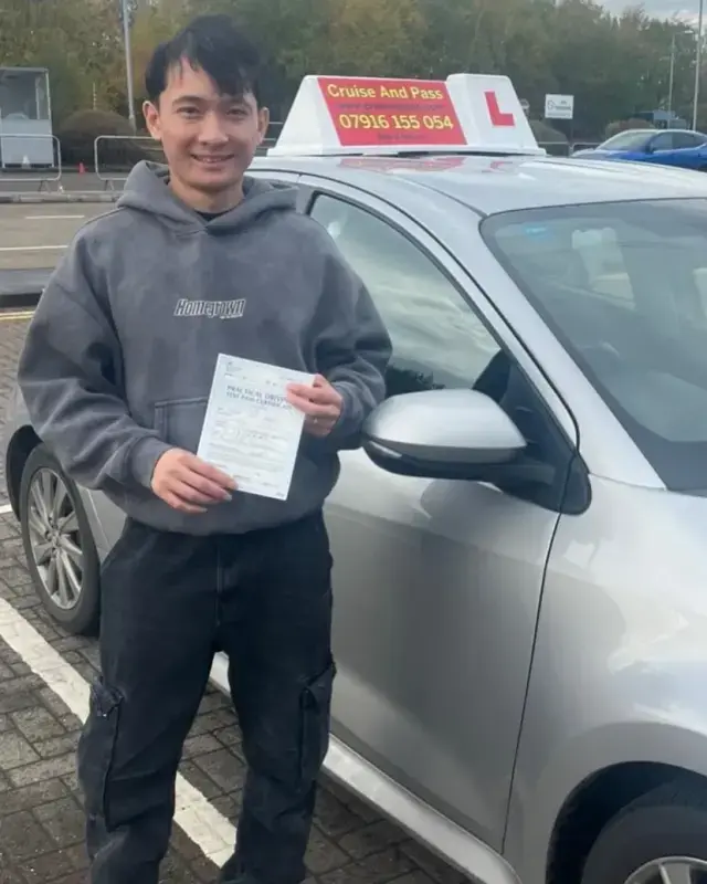 Cruise'N'Pass instructor giving a driving lesson tip in Greater Manchester